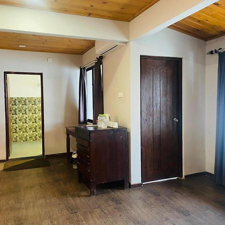 Suncoast Beach Hotel Мириса Екстериор снимка
