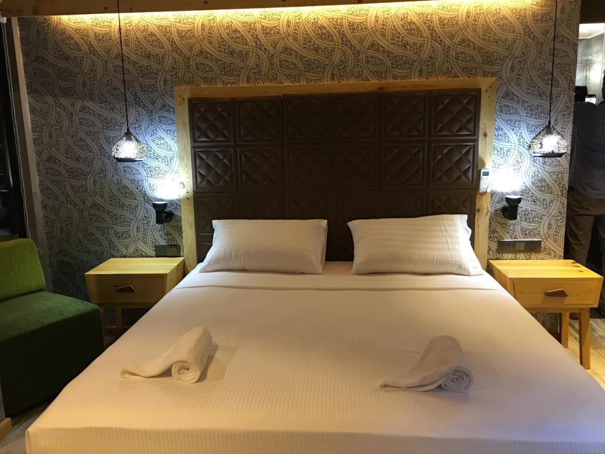 Suncoast Beach Hotel Мириса Екстериор снимка
