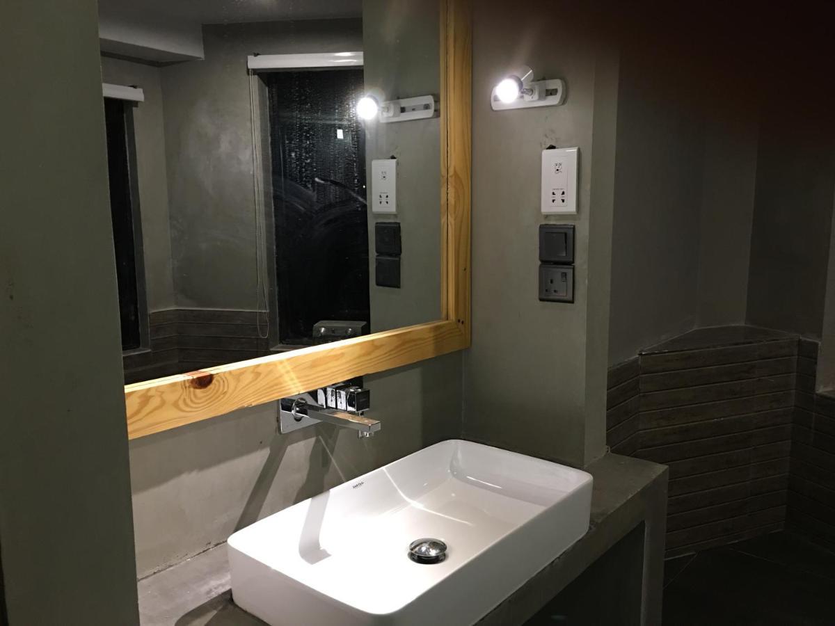 Suncoast Beach Hotel Мириса Екстериор снимка