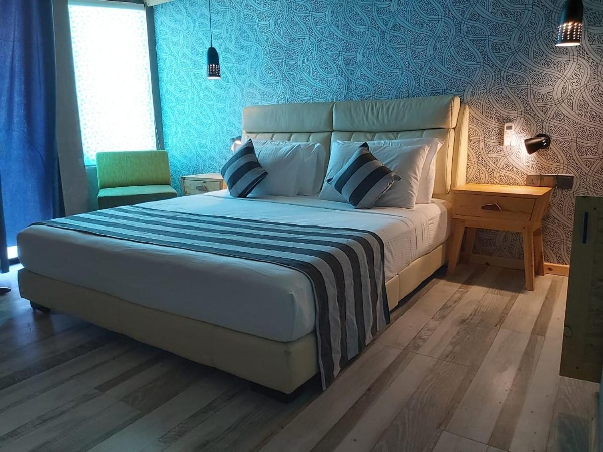 Suncoast Beach Hotel Мириса Екстериор снимка