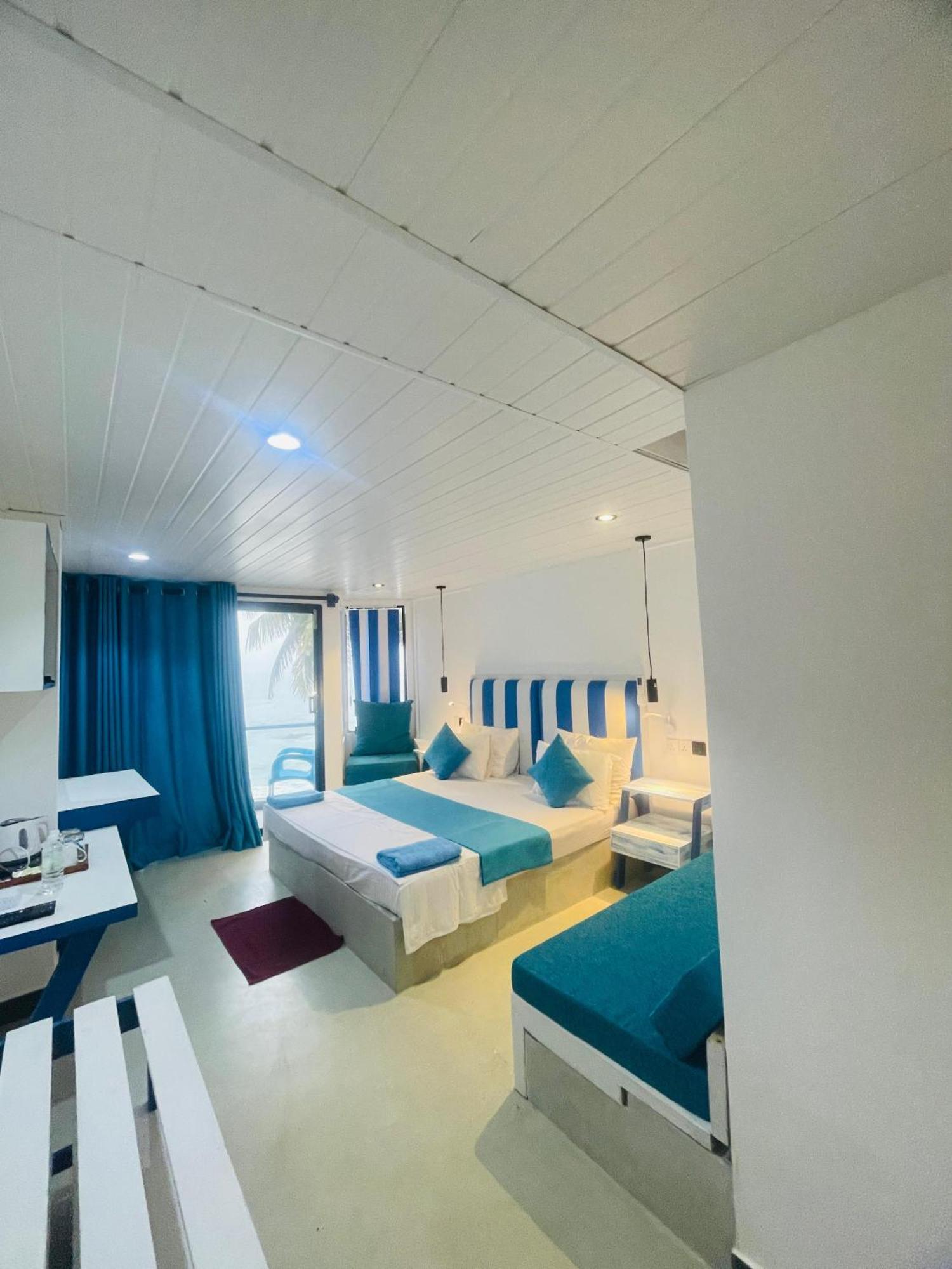 Suncoast Beach Hotel Мириса Екстериор снимка