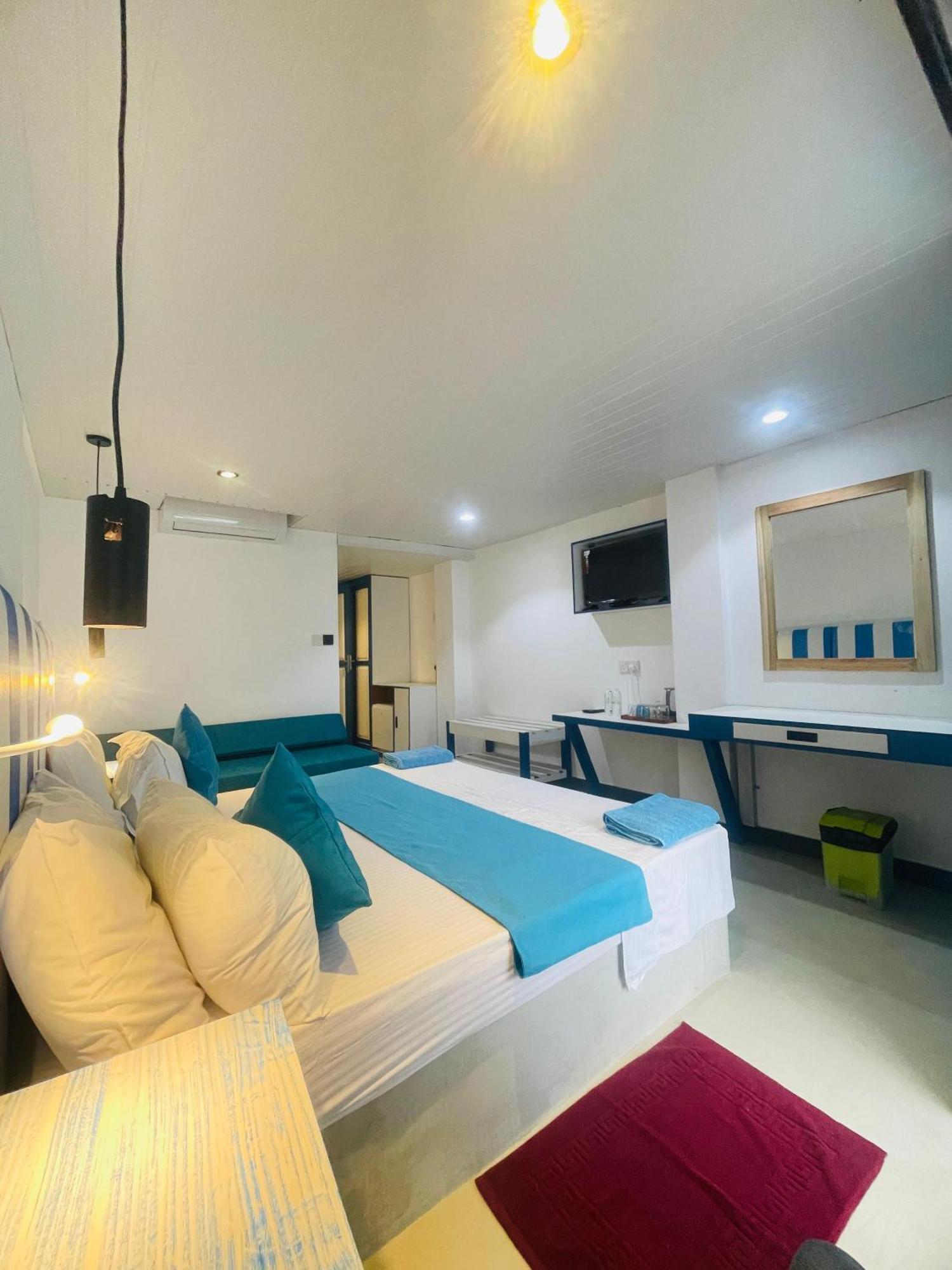 Suncoast Beach Hotel Мириса Екстериор снимка