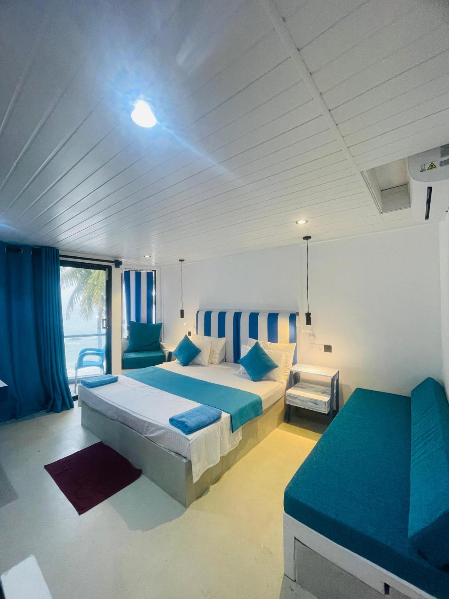 Suncoast Beach Hotel Мириса Екстериор снимка