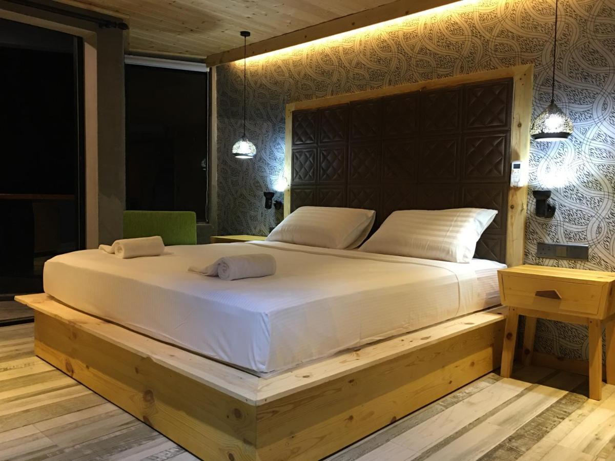 Suncoast Beach Hotel Мириса Екстериор снимка